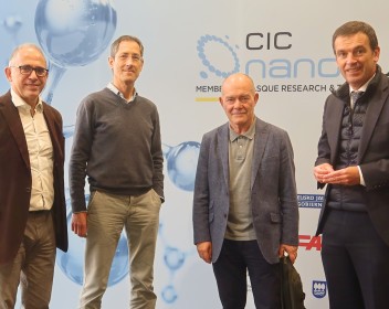 Foto de la visita de la consejería de ciencia del Gobierno Vasco a CIC nanoGUNE en Diciembre de 2024